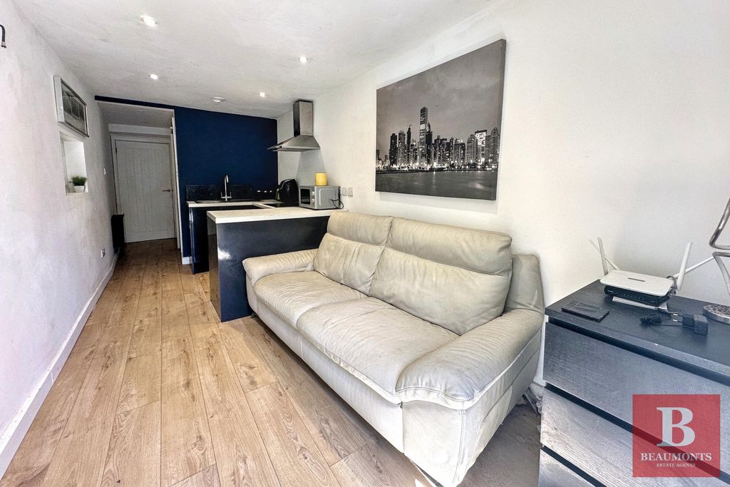 Larkfield Way